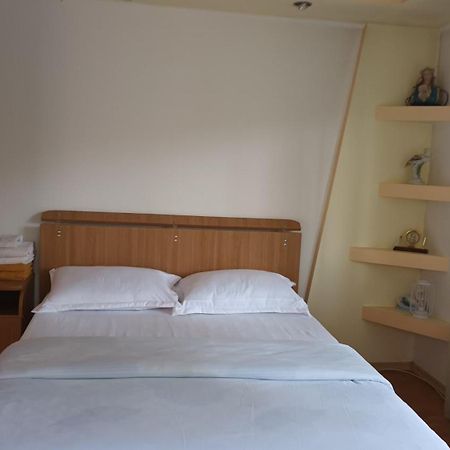 Vila Nadia Hotel Oesti-Paminteni Quarto foto