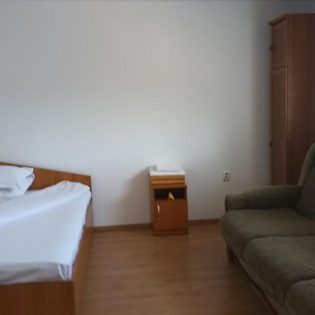 Vila Nadia Hotel Oesti-Paminteni Quarto foto