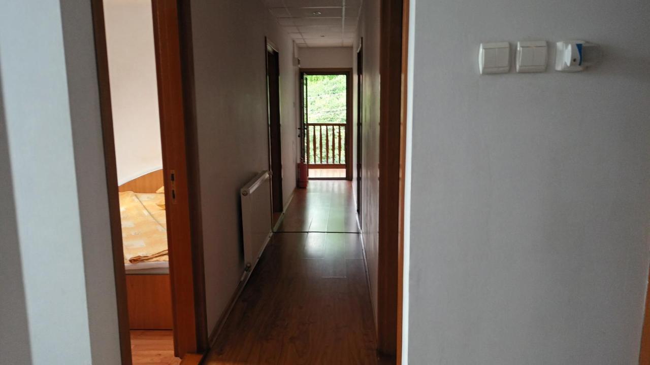 Vila Nadia Hotel Oesti-Paminteni Quarto foto